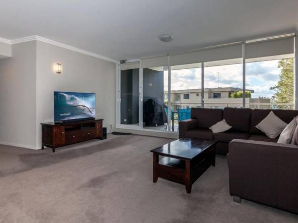Oasis Unit 3/5 Laman Street