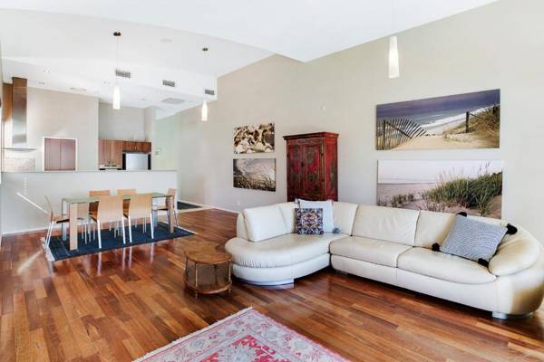 Breath Taking Waterfront!