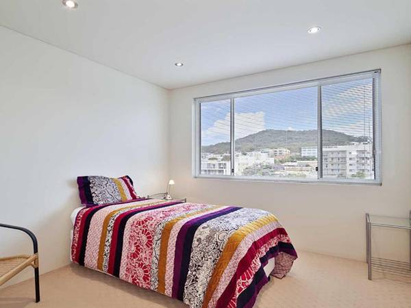 8 'Carrington' 15 Government Road - spacious unit with air conditioning and lift