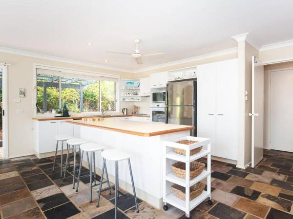 Serenity' 7 Mulloway Place - Peaceful house with air con Netflix & WIFI