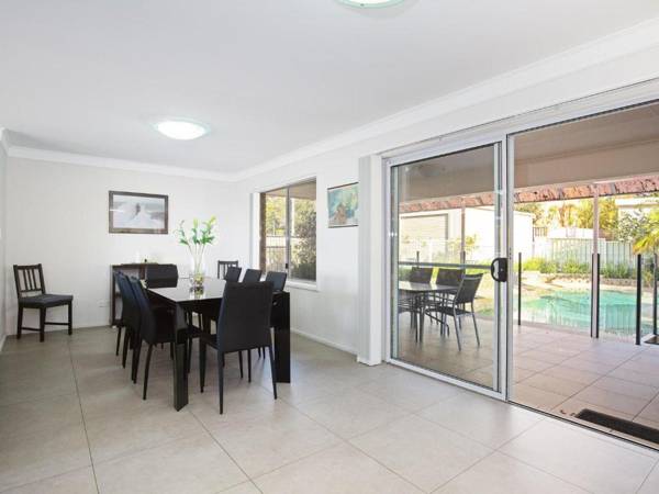 33 Gloucester St -huge holiday house in Nelson Bay with pool and stunning water views