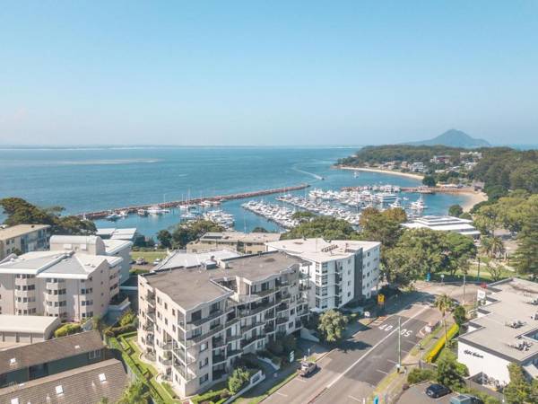 15 Dolphin Cove 2 - 6 Government Rd - Stunning Penthouse with views lift & Ducted Air Conditioning