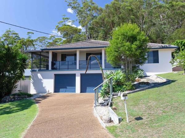 Kallaroo 3 Kallaroo Street- great house with views pool WIFI and aircon