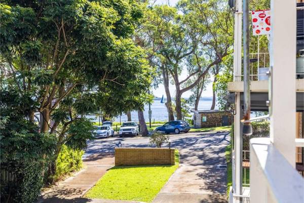 Beachtonic Shipmates 2 51 Christmas Bush Avenue