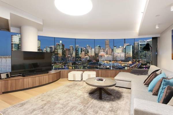 3 Bedroom Darling Harbour Apartment