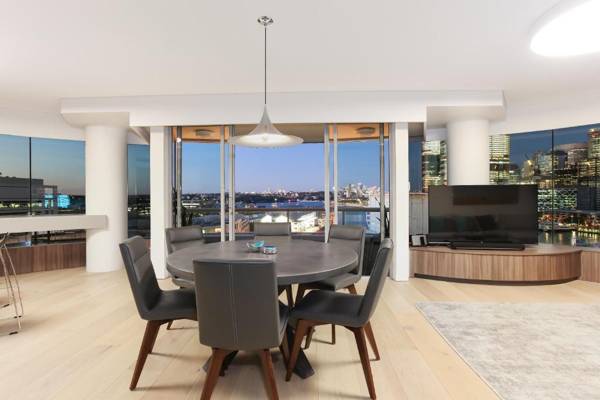 3 Bedroom Darling Harbour Apartment