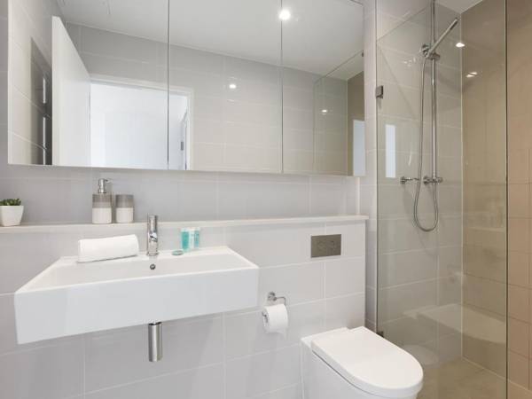 As the Sun Sets - Modern and Spacious 2BR Zetland Apartment Facing the Setting Sun