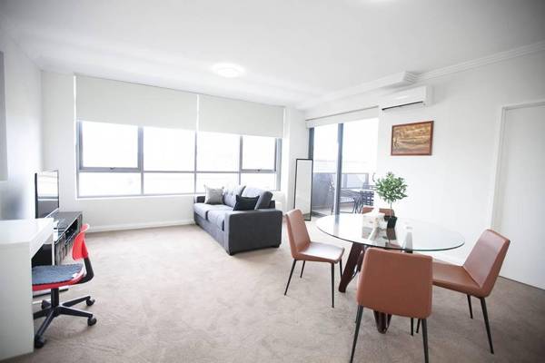 Workspace - Mascot Stylish 2BD Apartment w Parking 1-7 Guests