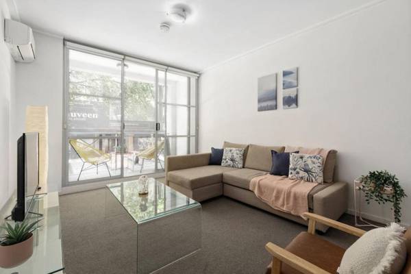 A Modern & Cozy Studio Next to Darling Harbour