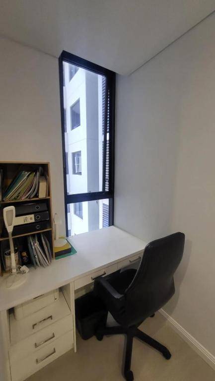 Workspace - Homely 1 Bedroom Apartment in Eastgardens