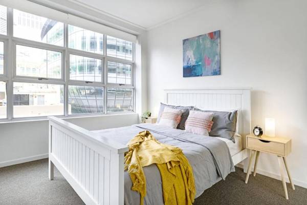 A Stylish & Bright Suite Next to Darling Harbour
