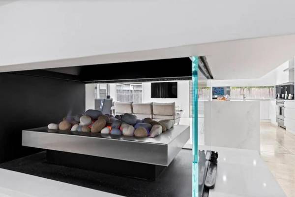 Entire Ultra Modern Luxury Home with Pool