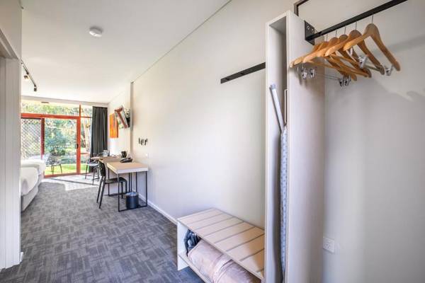 Nightcap at York on Lilydale