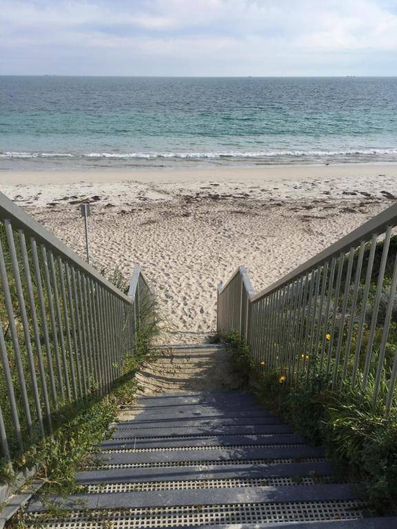 The Royal Dolphin Bed & Breakfast Safety Bay