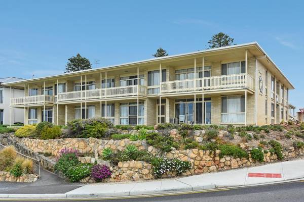 Dolphins Beachfront Apartment