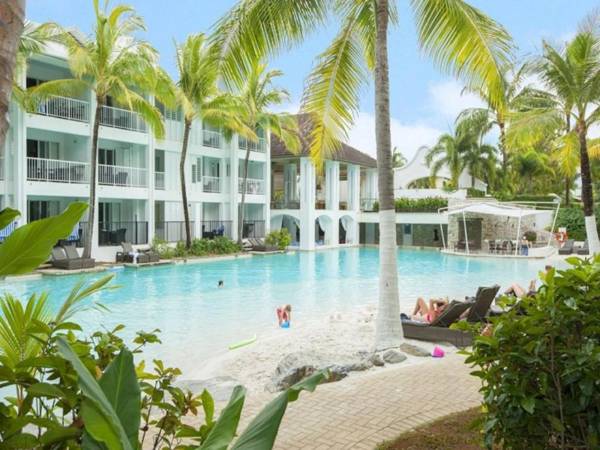 Beach Club Port Douglas Luxury Apartments