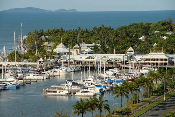 Sea Temple Port Douglas - Swim Outs - Penthouses - King Studios