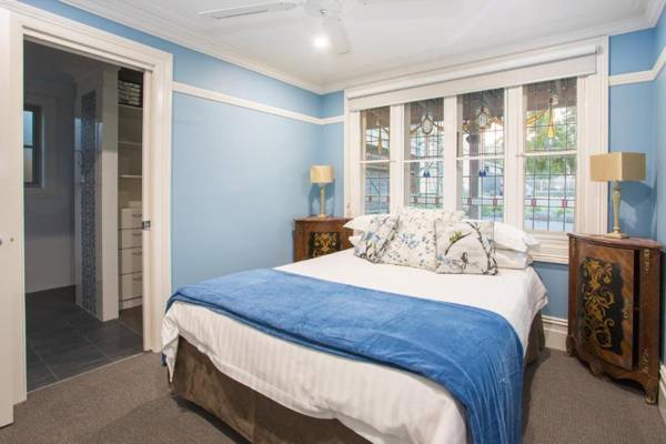 Blue Door Apartment 2 - Spacious CBD Apartment