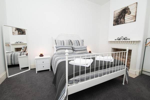 Cute & Cosy Cottage Close to Town Neat & Well-Appointed