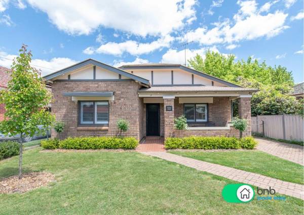 Rose Hill on Hamer 1940s Charming Cottage near Cook Park