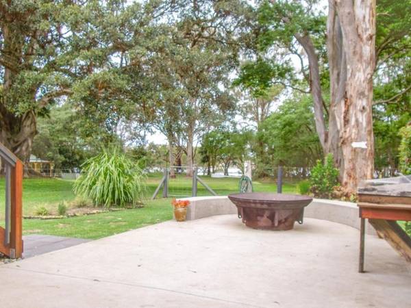 'RIVERSIDE RETREAT' 544 Ocean Drive North Haven