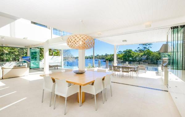 12 Noosa Parade