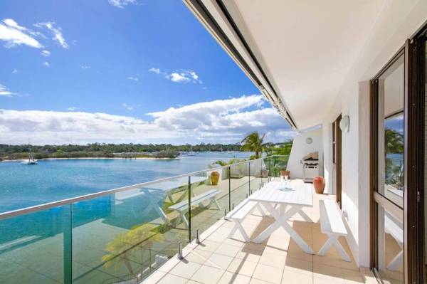 Commodore Apartment 8