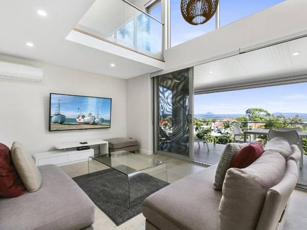 Exquisite Penthouse with views to Laguna Bay - Unit 3 Taralla 18 Edgar Bennett Avenue