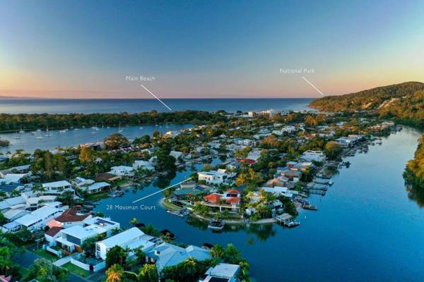 Space & seclusion on the water Noosa Heads