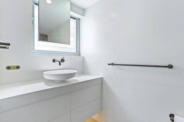 Premium beach location Hastings Street