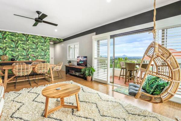 Harmonious haven with hinterland views Noosa Heads