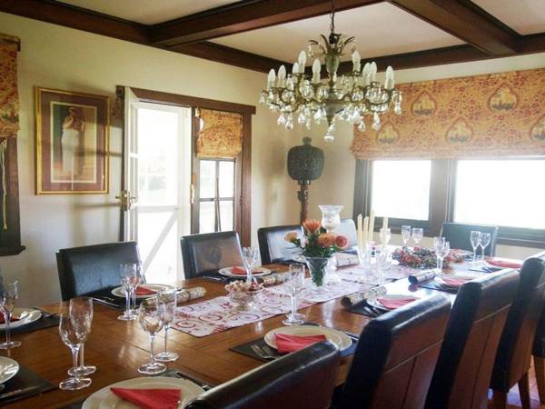 Robin Hill Manor - rambling retreat & tennis court