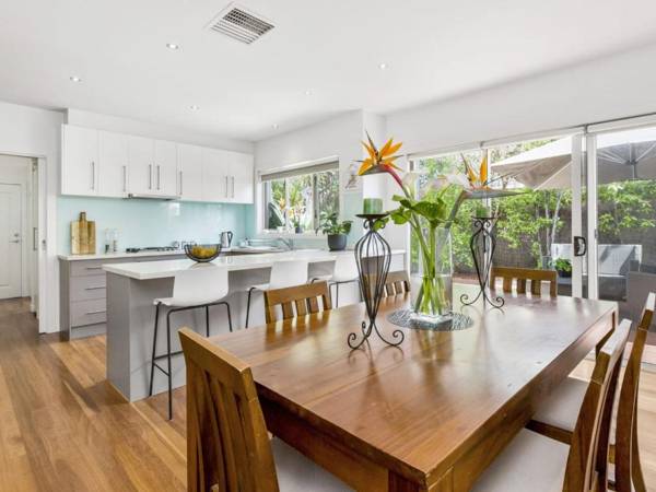 BANGALOW - MORNINGTON