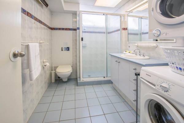 84 The Spit Holiday Apartments