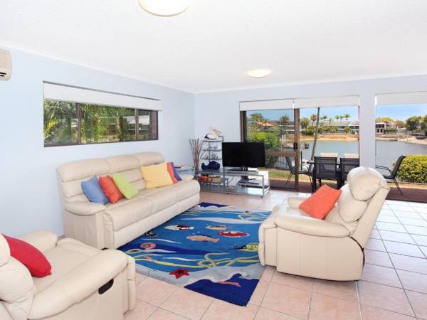 Courtney Cove 1 - Comfortable Two Bedroom Apartment on Mooloolaba Canal