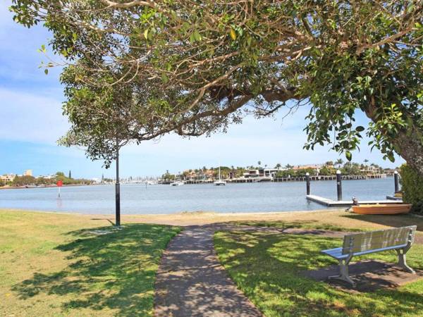 Broadwater Quays 5 - Three Bedroom Water View Apartment only 2 blocks from Mooloolaba Beach!