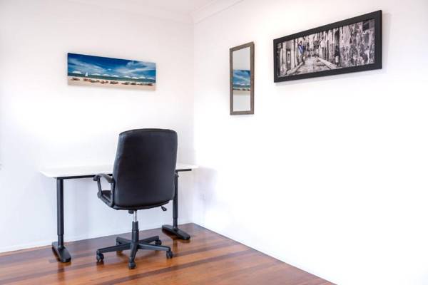 Workspace - Staycation Mooloolaba Beach Paradise - Discounts For 7 Night Stays