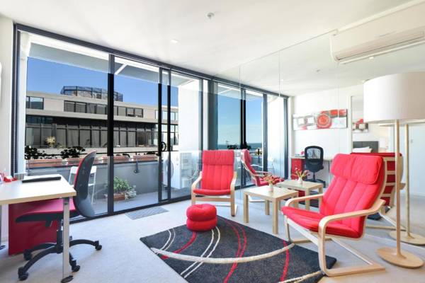 Workspace - StayCentral - Spacious Seaviews Port Melbourne