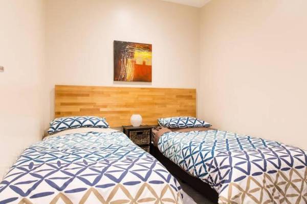 Pleasant City Stay on Collins