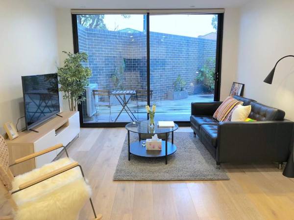 Pride Bentleigh Apartment with Private Garden