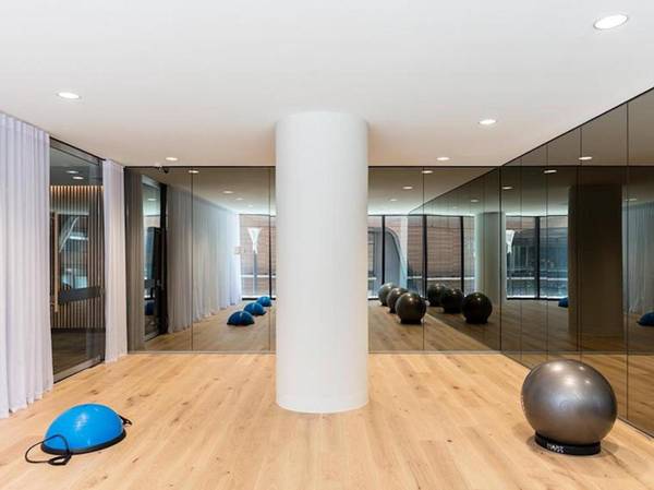 Brilliant Victoria Harbour Waterfront Apartment