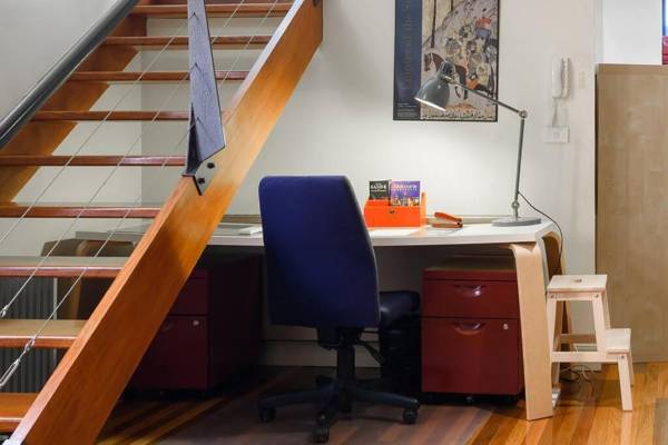 Workspace - BROOKLYN Warehouse Vibe mins to St Kilda & Cafes