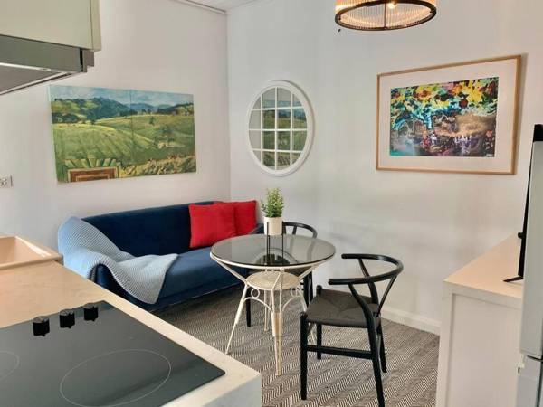 Stylish Private Studio Close to Beach WIFI Parking