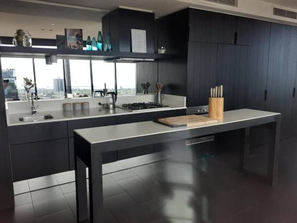 Top Floor Stunning Views