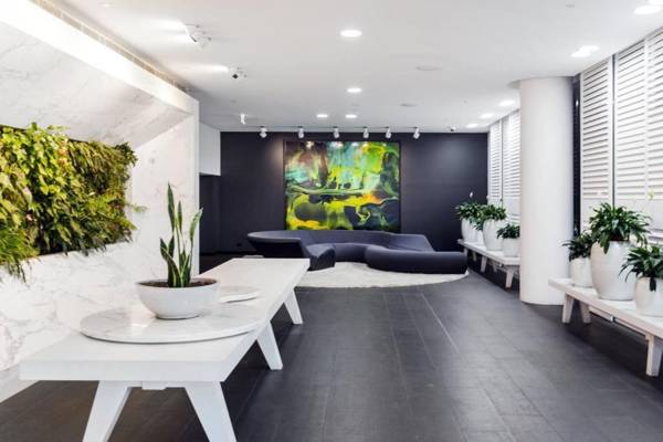 Top Floor Stunning Views