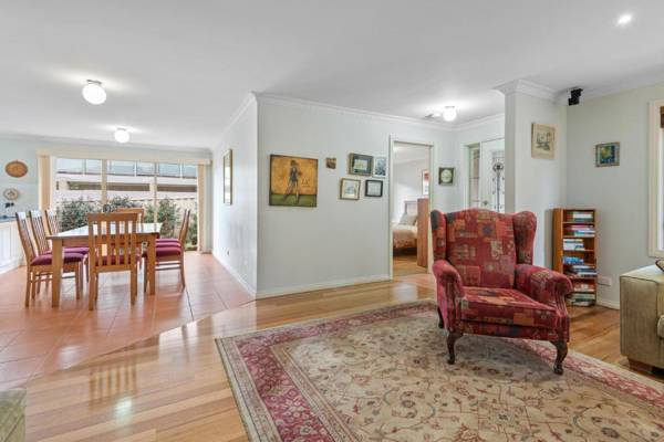 "The Gums" Charming 3-bed Family Home