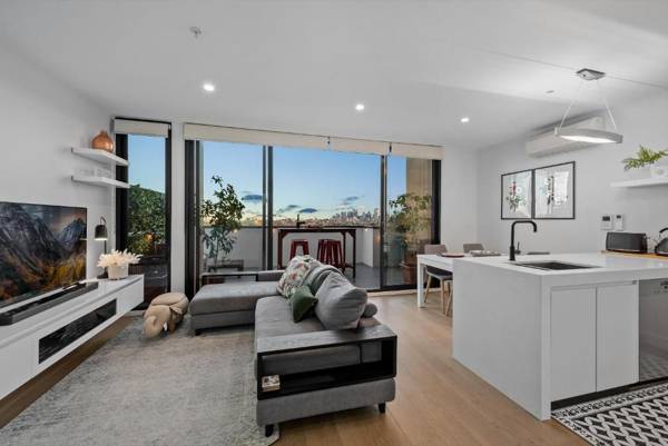 StayCentral - Northcote Townhouse with Study