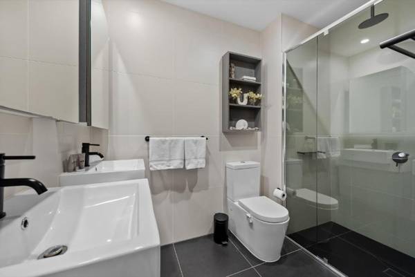 StayCentral - Northcote Townhouse with Study