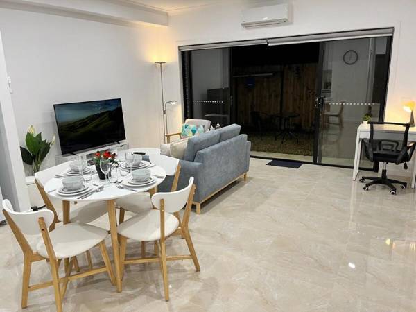 Workspace - Brand New Modern 2 BR Guesthouse at Airport!