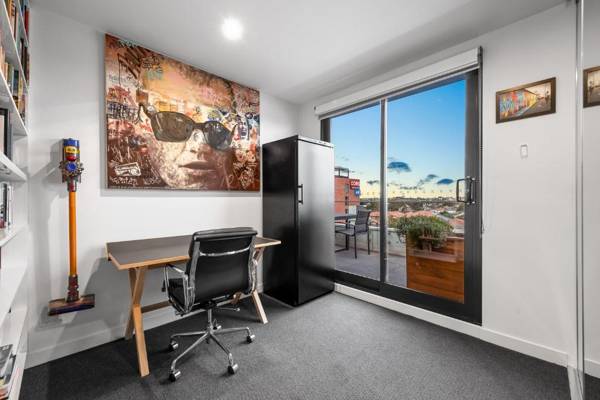 Workspace - StayCentral - East Brunswick Village with Study